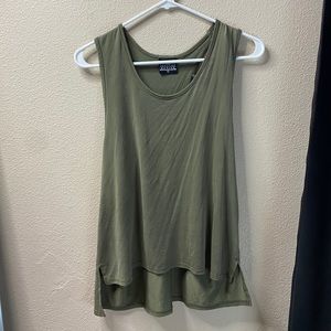 Fashionable workout tank top